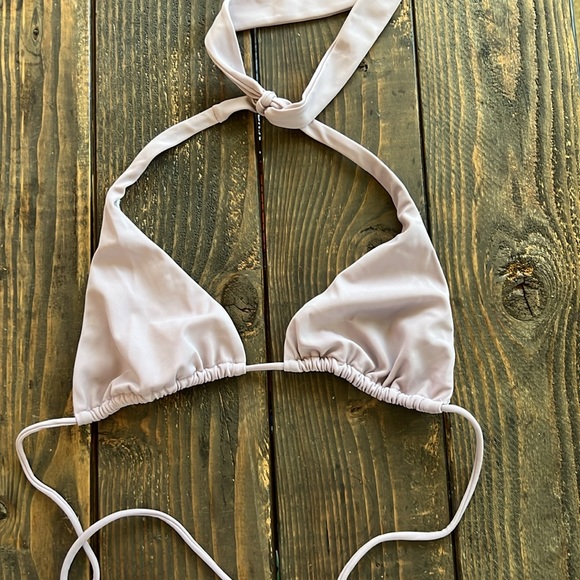 Victoria’s Secret Bikini - Picture 4 of 5